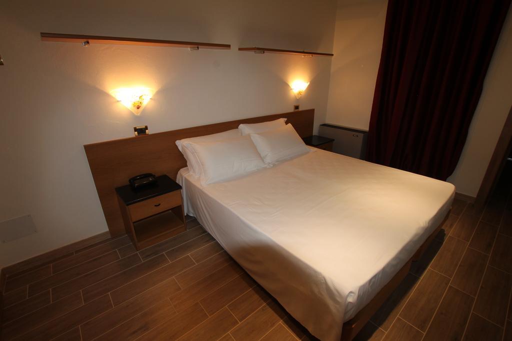Street Hotel Комаккьо Экстерьер фото