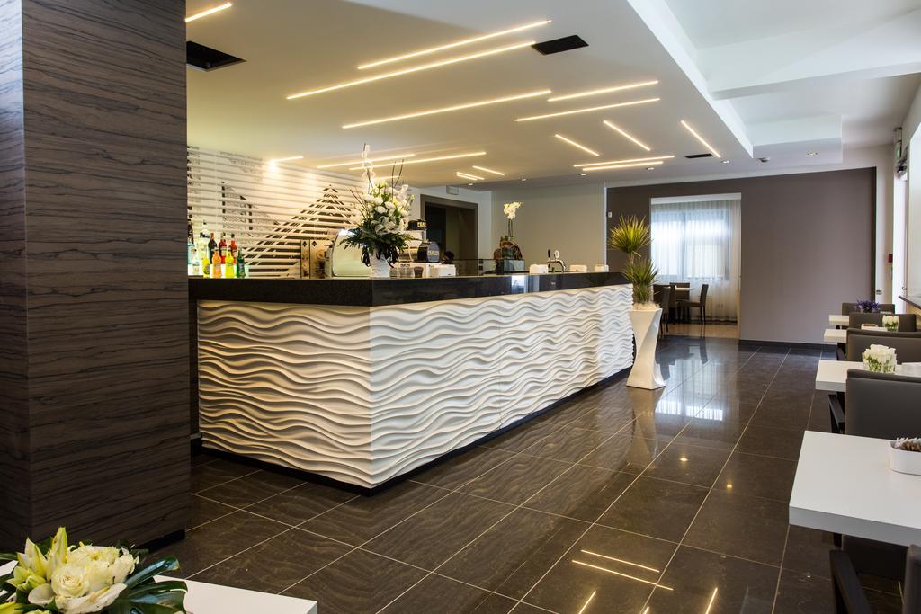 Street Hotel Комаккьо Экстерьер фото