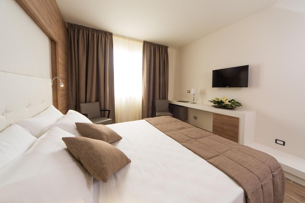Street Hotel Комаккьо Номер фото