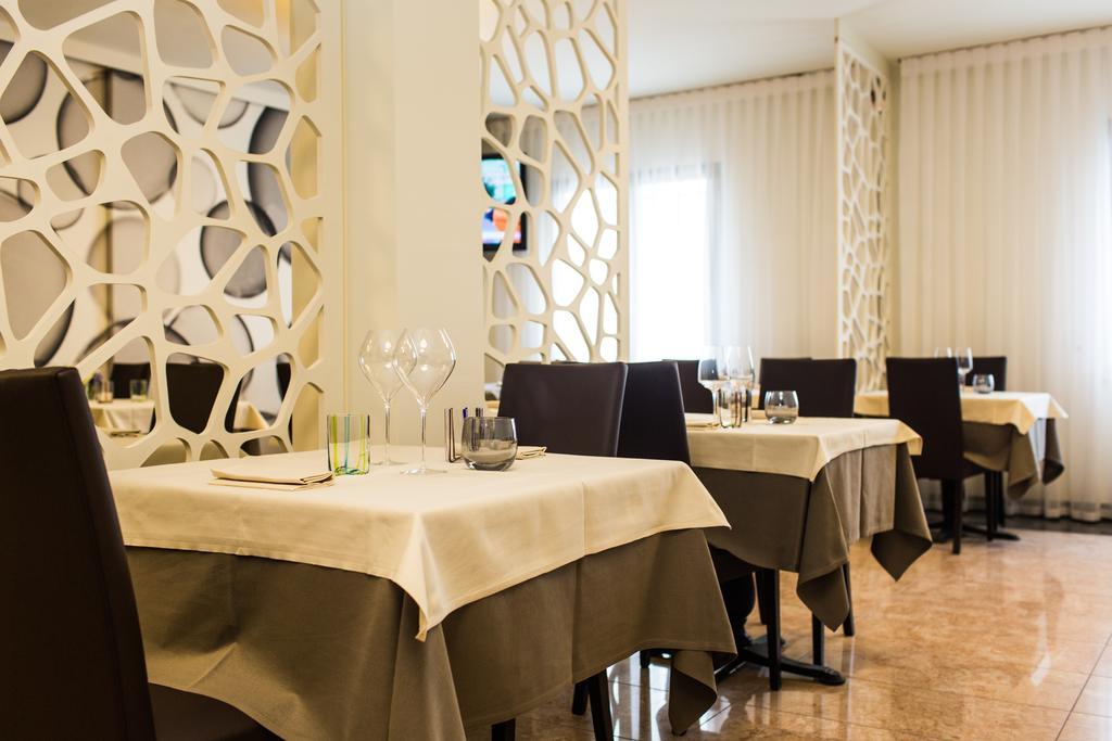 Street Hotel Комаккьо Экстерьер фото